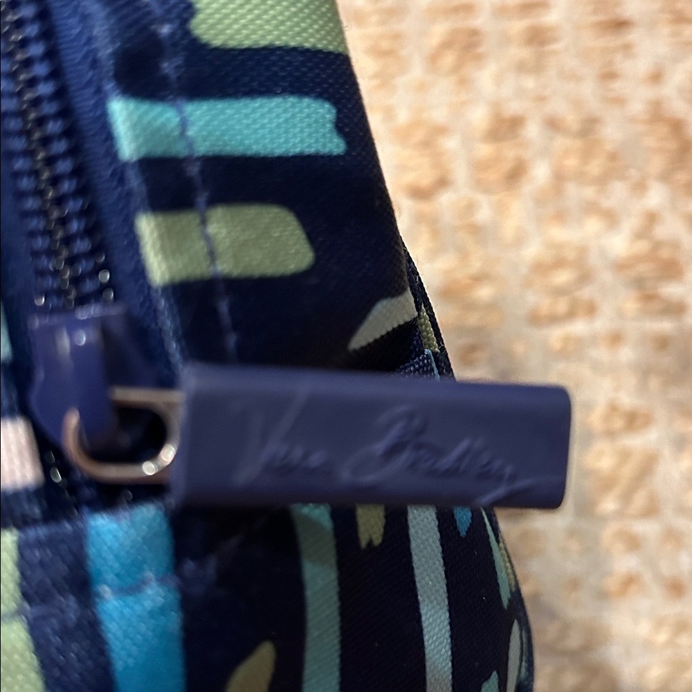 Vera Bradley Navy and Green Patterned lunch bag - Picture 10 of 10